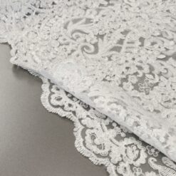 Spitze weiß auf Tüll mit Ende 1m/24,50€