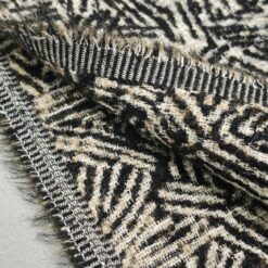Schwarz-beiger Wollstoff mit grafischem Muster - für modische Mäntel und Winterjacken LETZTES STÜCK 2,40 m / 22,50 €