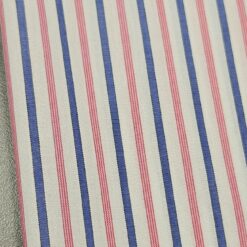Popelin mit rot-blauen Streifen