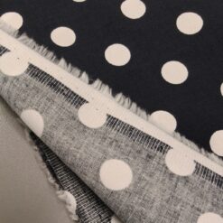 Schwarz-dunkelblauer Baumwollstoff mit weißen Punkten
