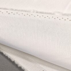 Weißes Baumwollgewebe mit leichter Elastizität - strapazierfähig und praktisch