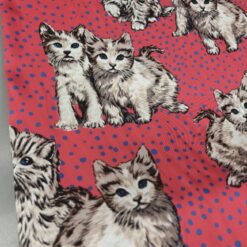 Futterstoff mit Katzenmotiv - rot mit Punkten